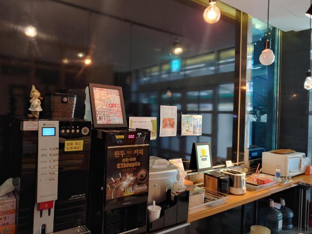 Sky Hotel Changwon Extérieur photo