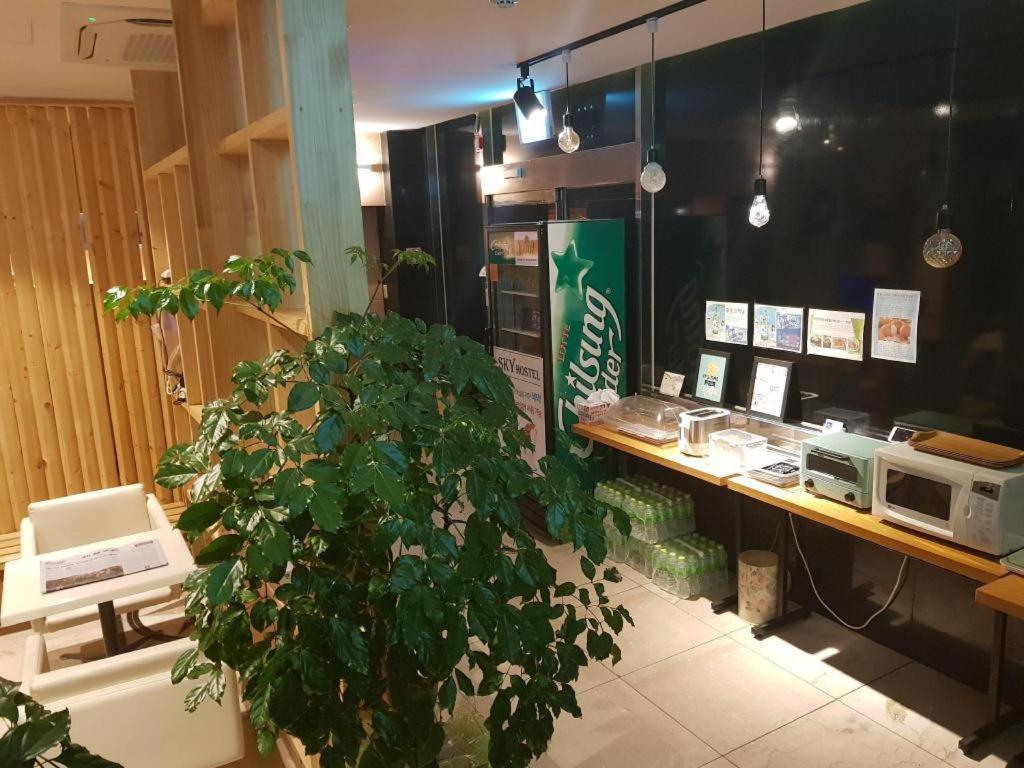Sky Hotel Changwon Extérieur photo