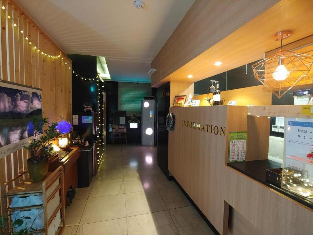 Sky Hotel Changwon Extérieur photo