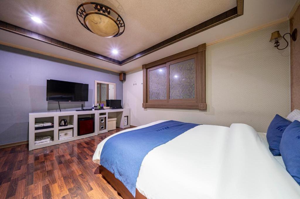 Sky Hotel Changwon Extérieur photo