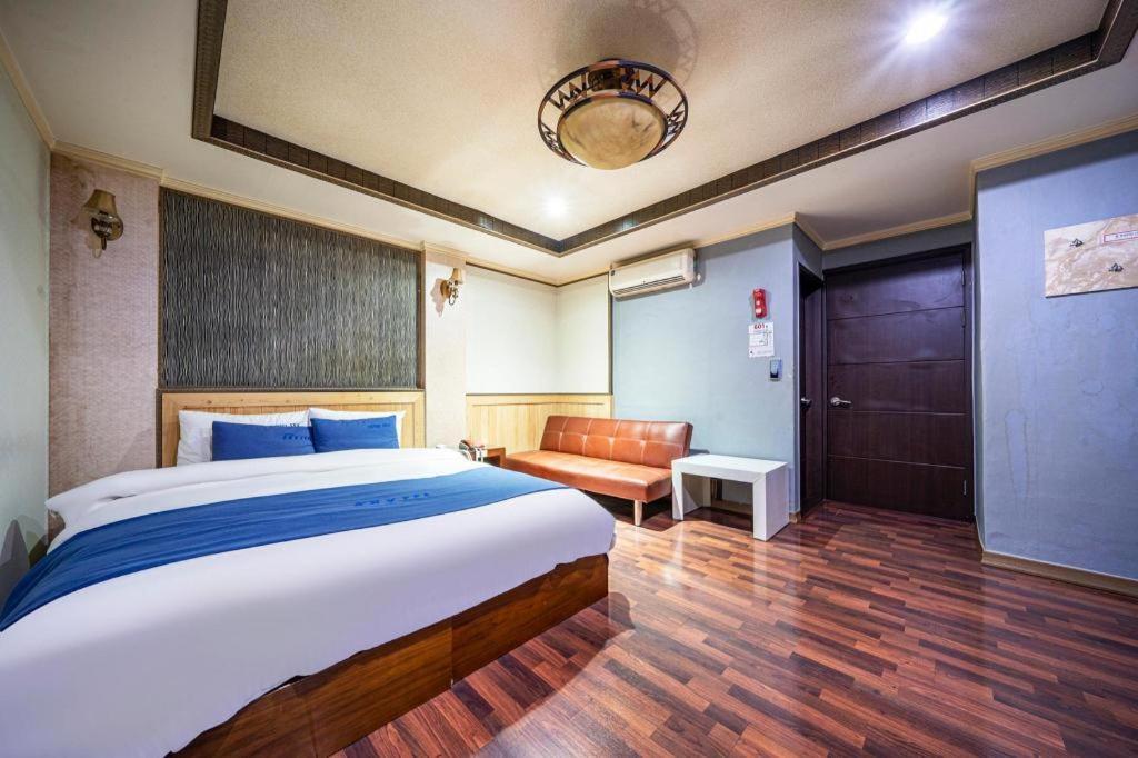 Sky Hotel Changwon Extérieur photo