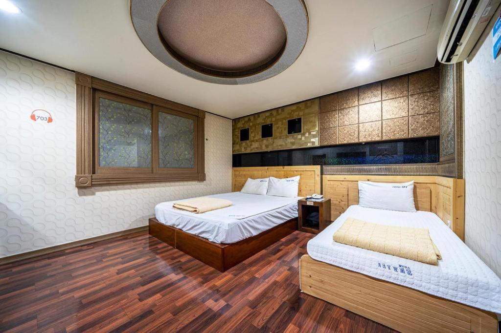Sky Hotel Changwon Extérieur photo