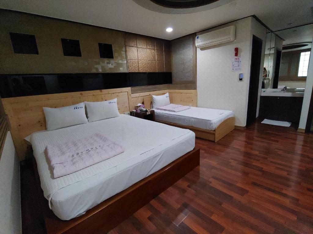 Sky Hotel Changwon Extérieur photo