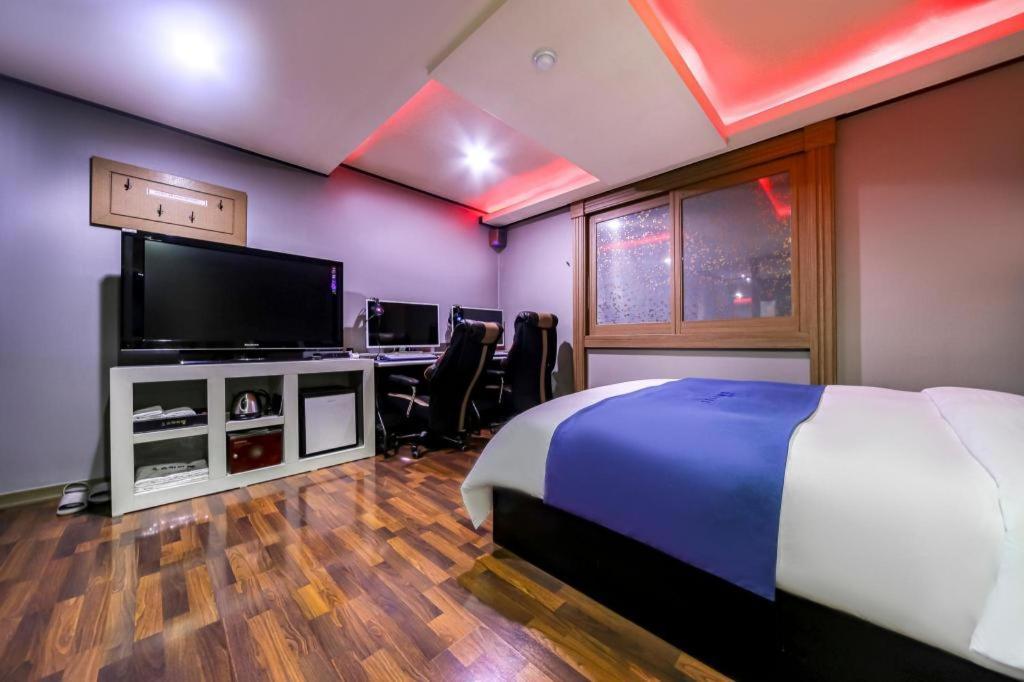 Sky Hotel Changwon Extérieur photo