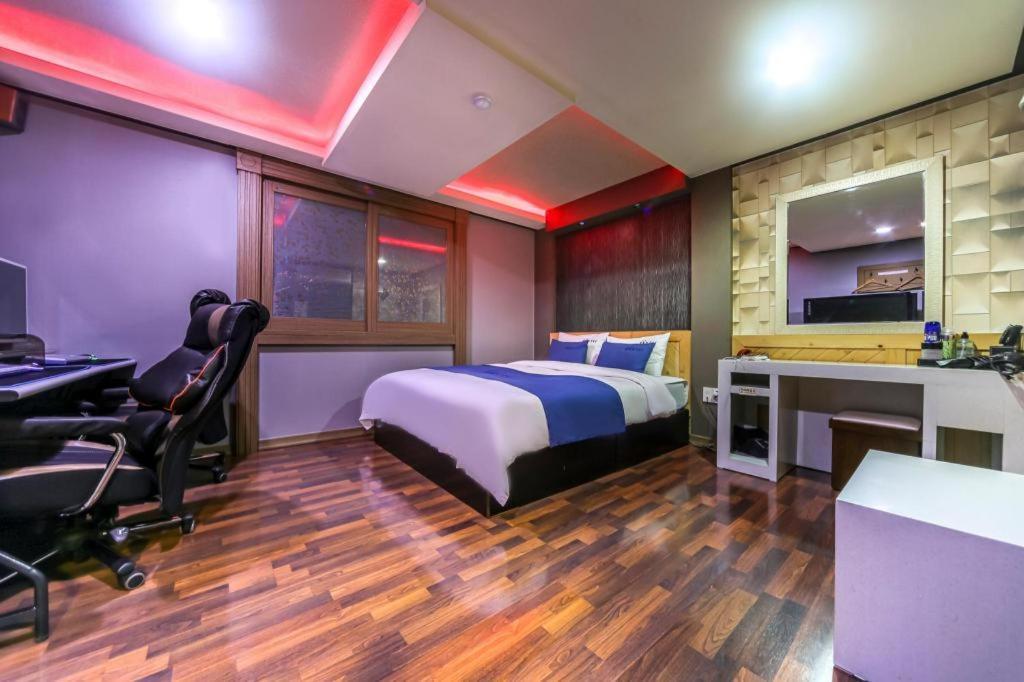 Sky Hotel Changwon Extérieur photo