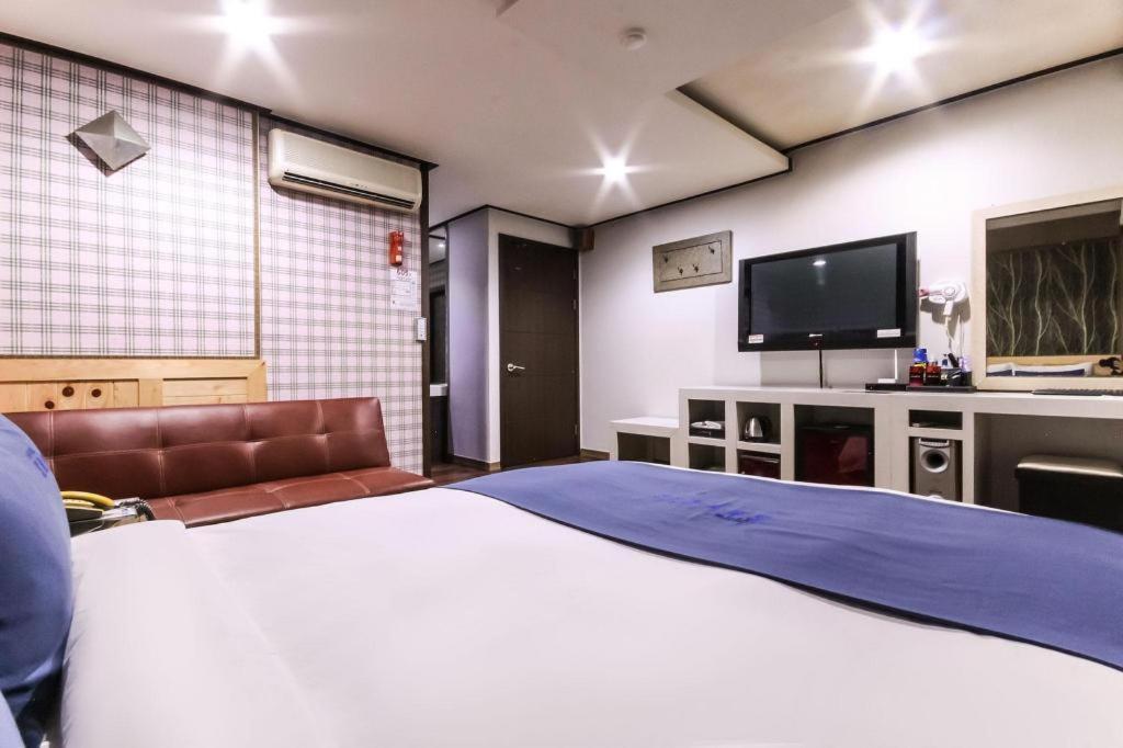 Sky Hotel Changwon Extérieur photo