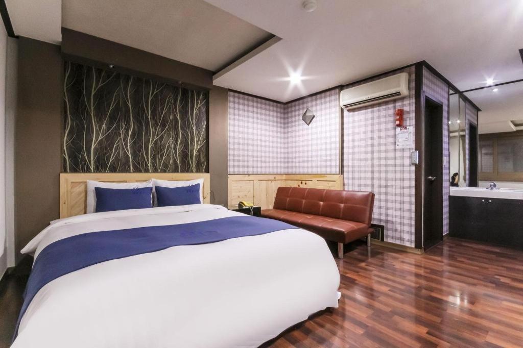 Sky Hotel Changwon Extérieur photo