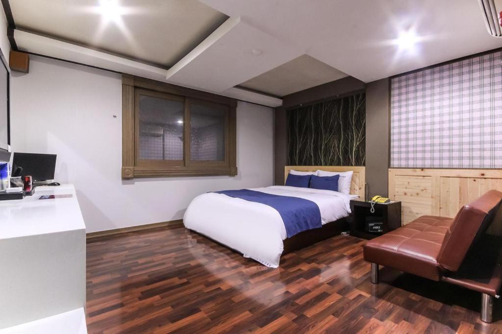Sky Hotel Changwon Extérieur photo