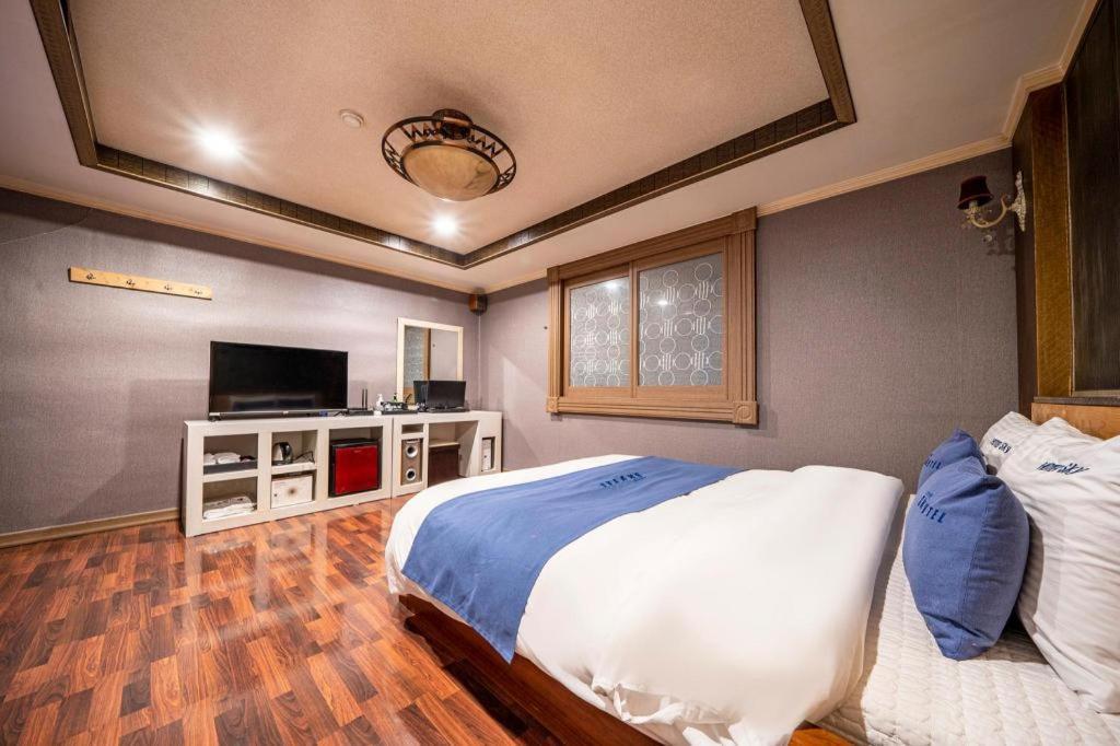 Sky Hotel Changwon Extérieur photo