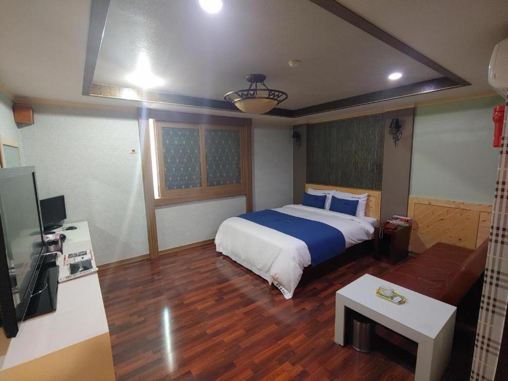 Sky Hotel Changwon Extérieur photo