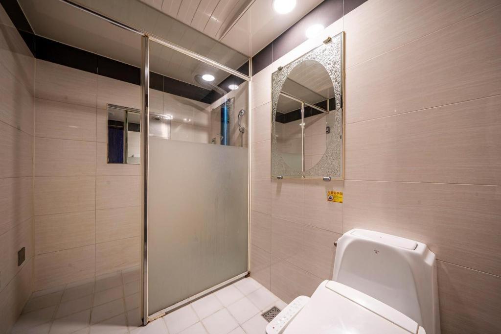 Sky Hotel Changwon Extérieur photo