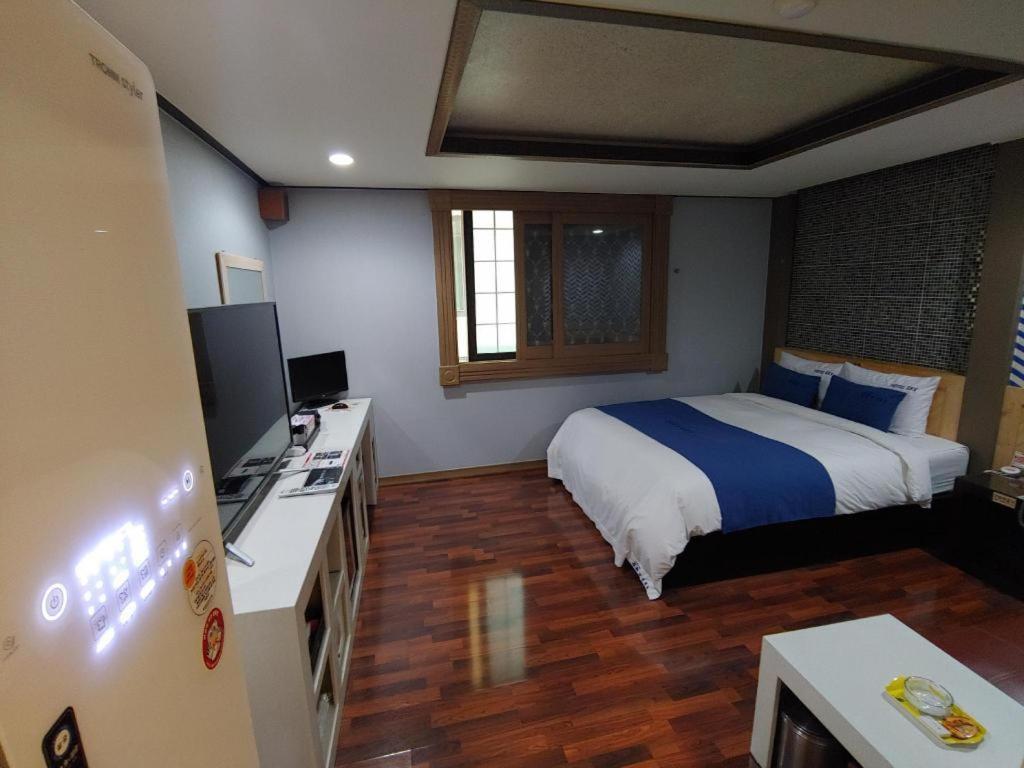 Sky Hotel Changwon Extérieur photo