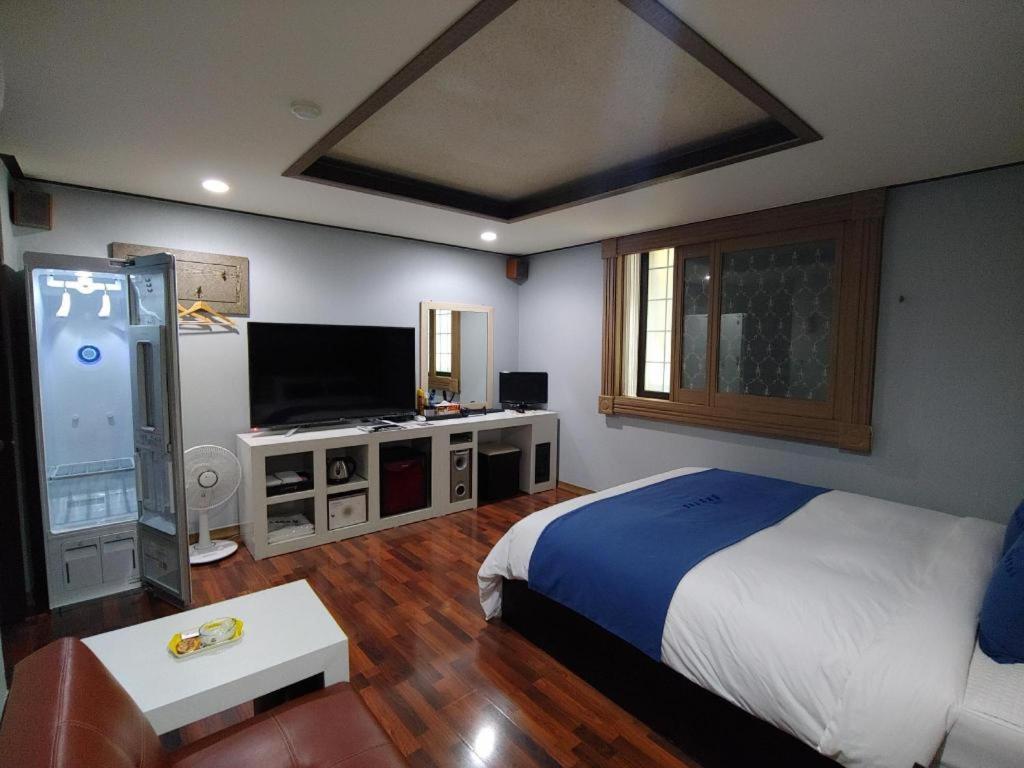 Sky Hotel Changwon Extérieur photo