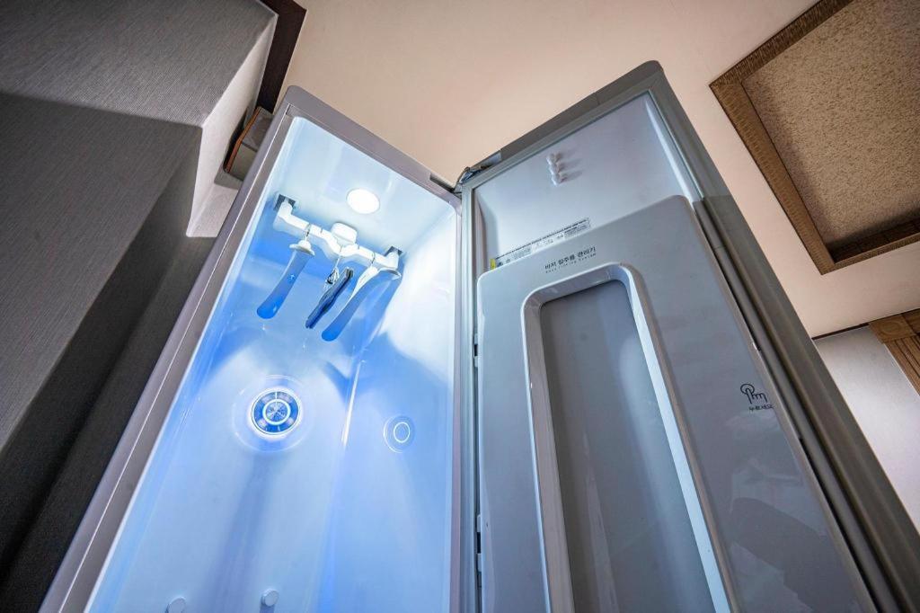 Sky Hotel Changwon Extérieur photo