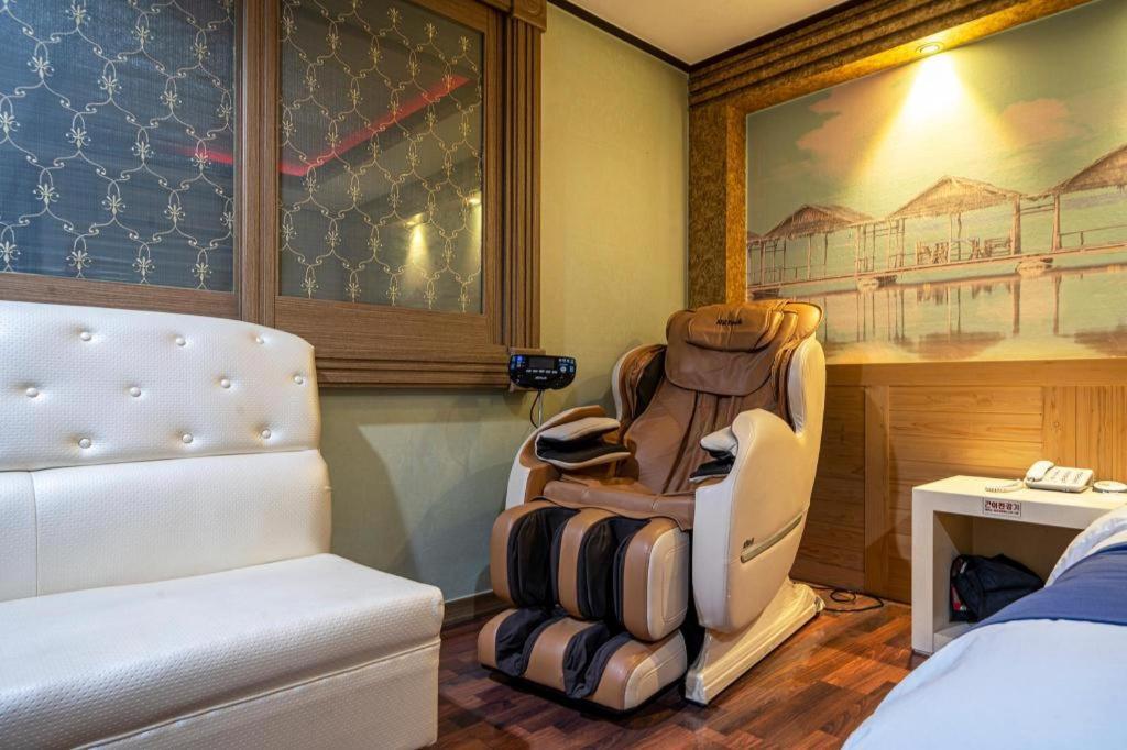 Sky Hotel Changwon Extérieur photo