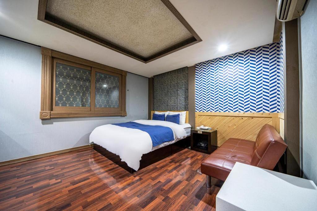Sky Hotel Changwon Extérieur photo