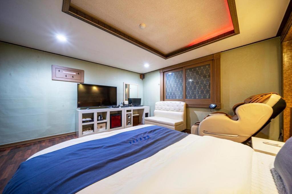 Sky Hotel Changwon Extérieur photo