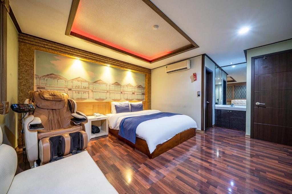 Sky Hotel Changwon Extérieur photo