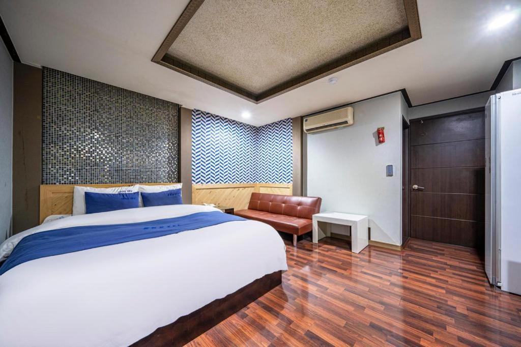 Sky Hotel Changwon Extérieur photo