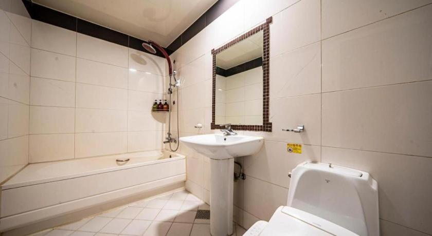 Sky Hotel Changwon Extérieur photo
