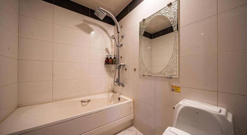 Sky Hotel Changwon Extérieur photo