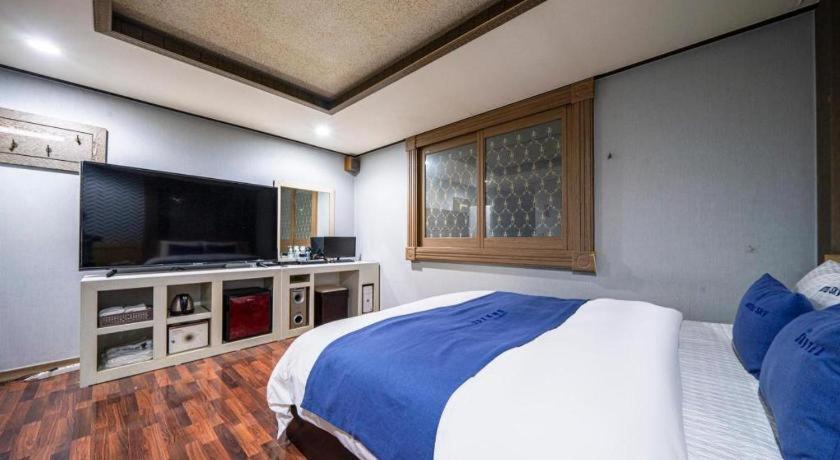 Sky Hotel Changwon Extérieur photo
