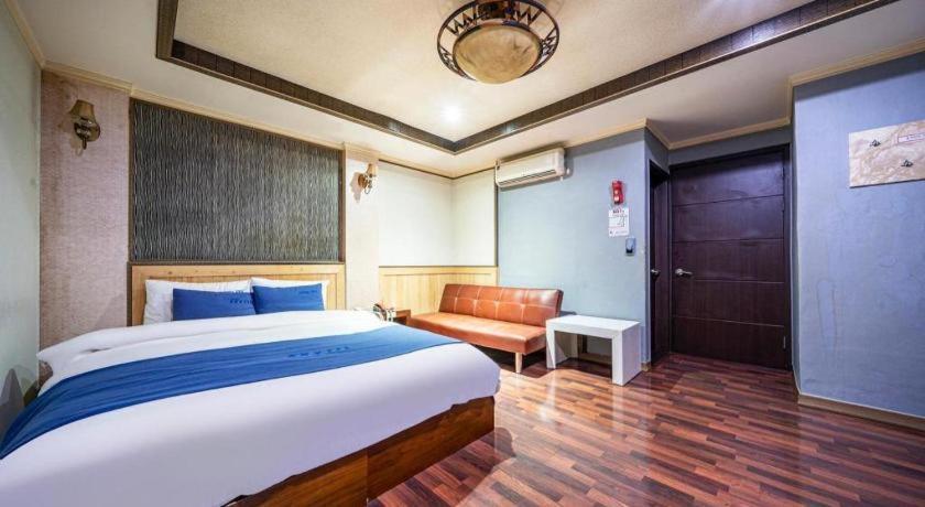 Sky Hotel Changwon Extérieur photo