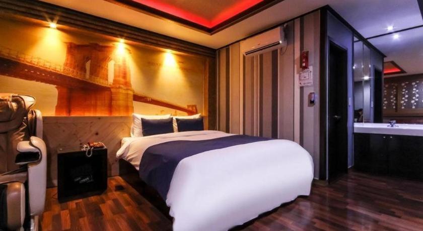 Sky Hotel Changwon Extérieur photo