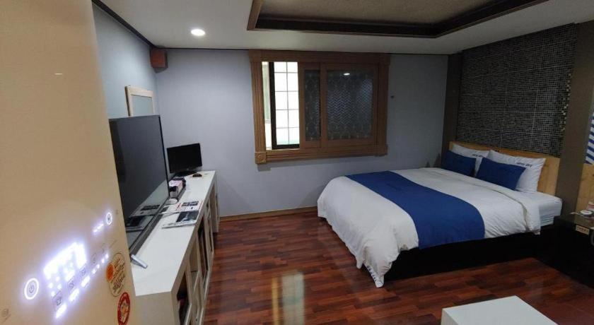 Sky Hotel Changwon Extérieur photo