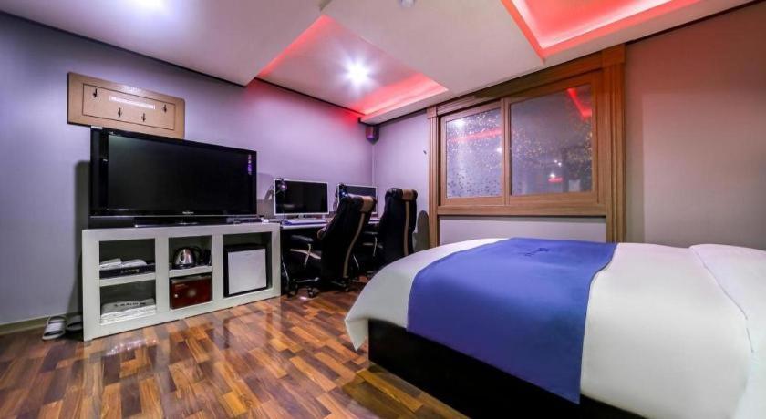 Sky Hotel Changwon Extérieur photo