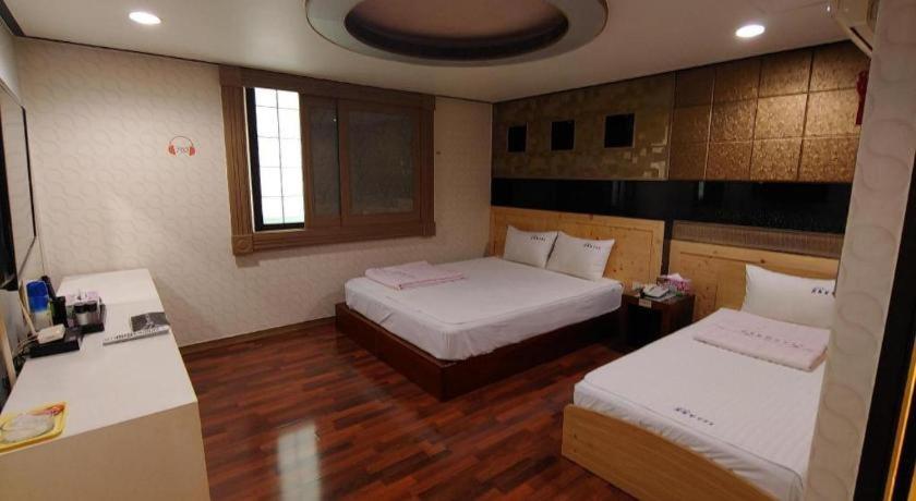 Sky Hotel Changwon Extérieur photo