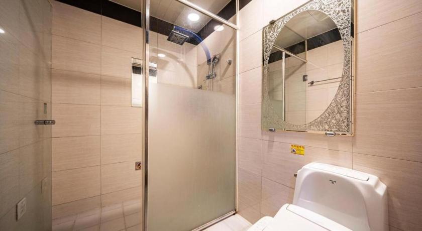 Sky Hotel Changwon Extérieur photo