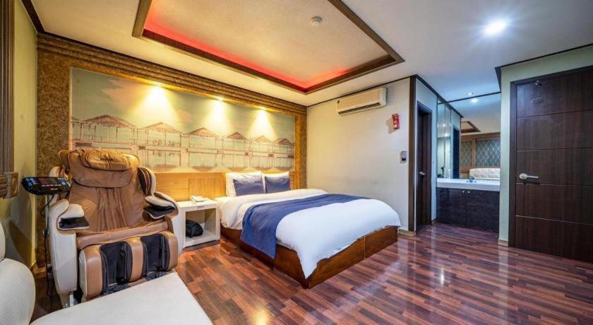 Sky Hotel Changwon Extérieur photo