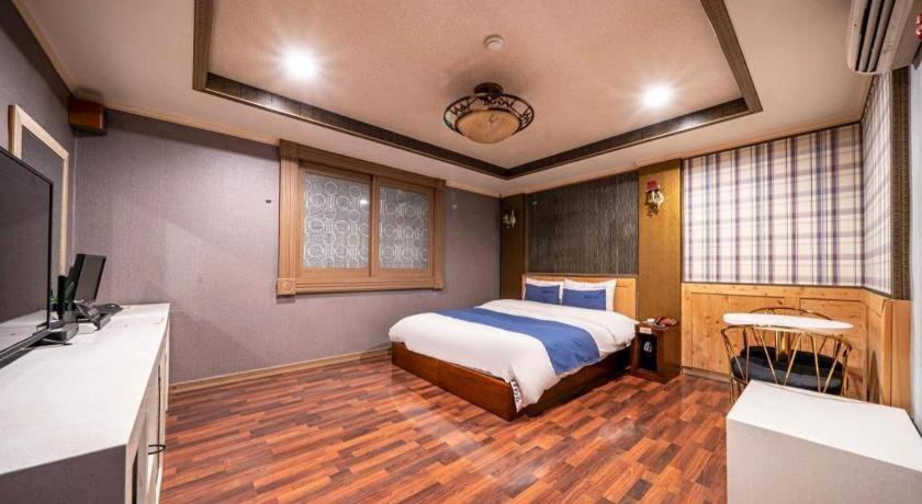 Sky Hotel Changwon Extérieur photo