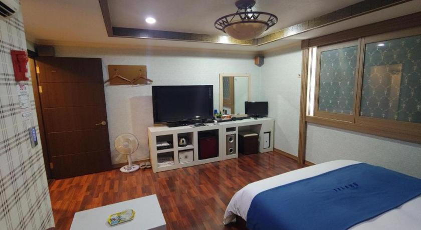 Sky Hotel Changwon Extérieur photo