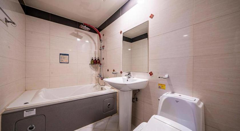 Sky Hotel Changwon Extérieur photo
