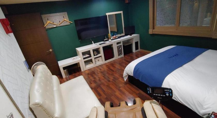 Sky Hotel Changwon Extérieur photo