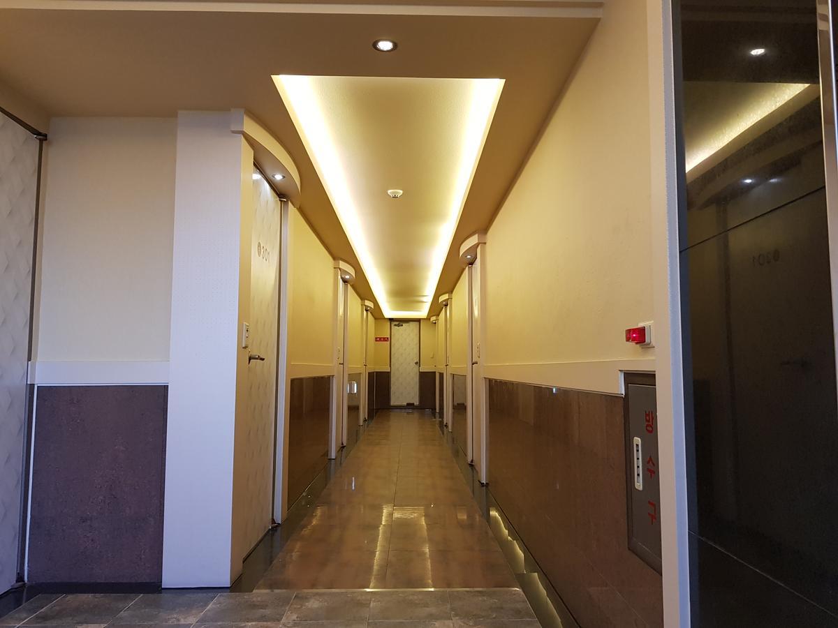 Sky Hotel Changwon Extérieur photo