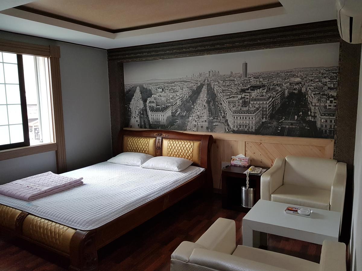 Sky Hotel Changwon Extérieur photo