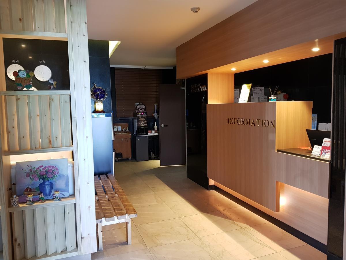 Sky Hotel Changwon Extérieur photo